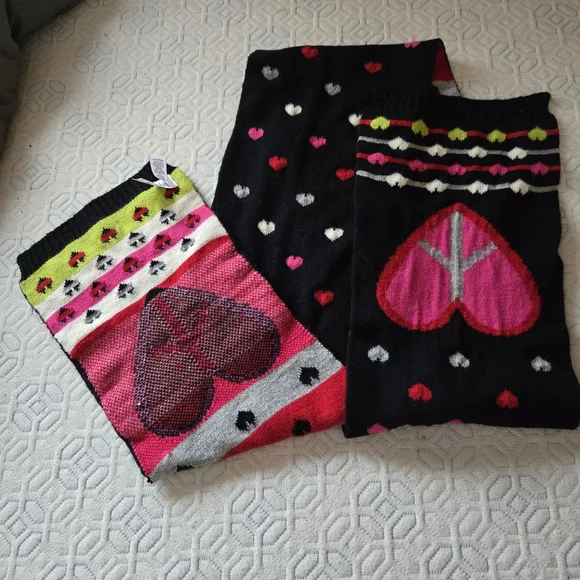 Joe Boxer Colorful Peace & Love Heart and Peace Sign Scarf - Picture 4 of 4